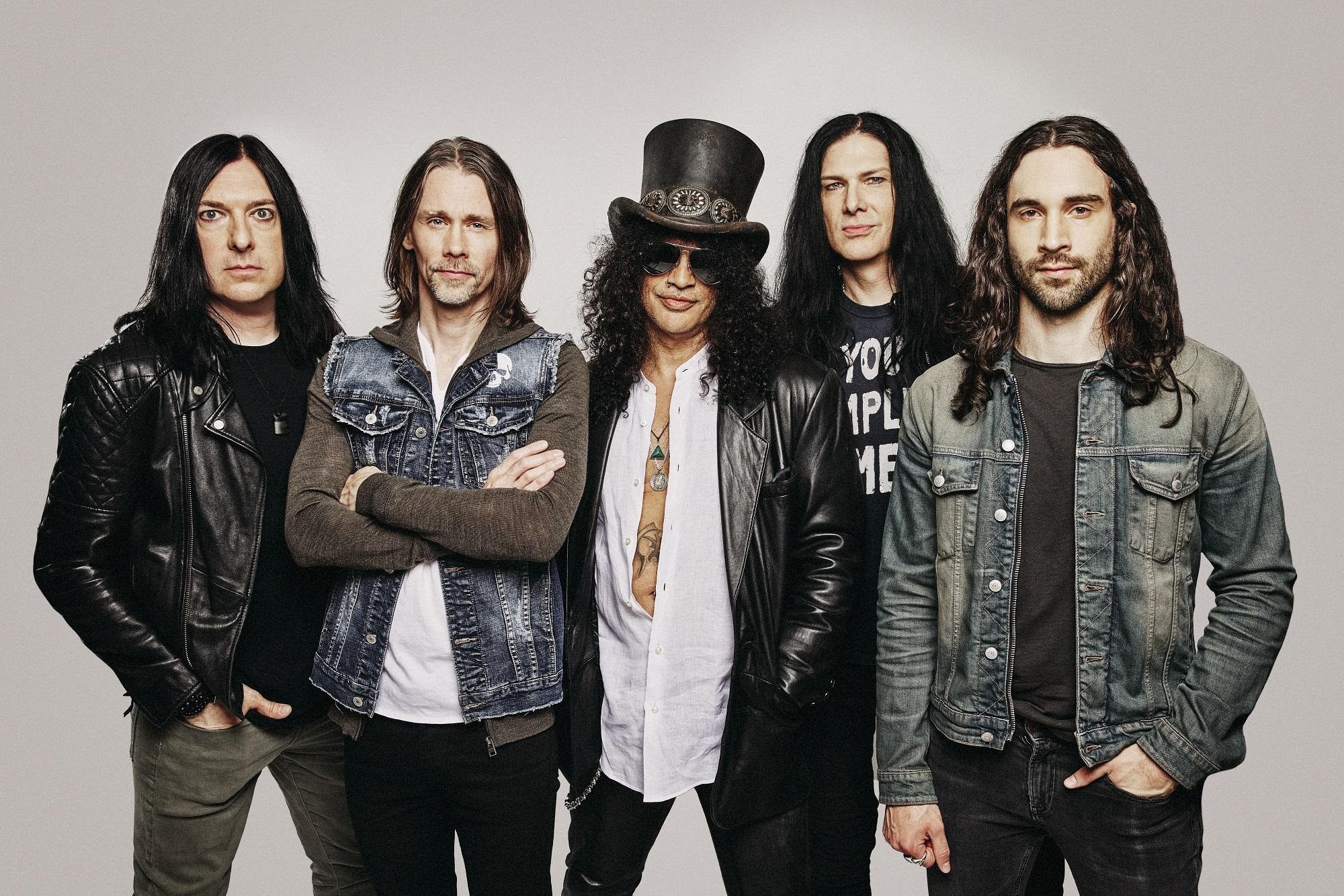 Slash presenta su nuevo tema “Call Of The Dogs”